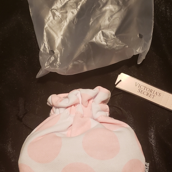 Pink Vs. pouch - Picture 3 of 7